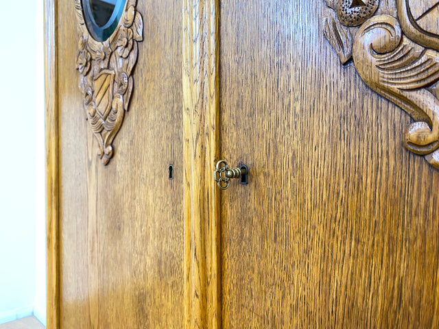 WMK # Eleganter und sehr gut erhaltener antiker Kleiderschrank aus massiver Eiche mit gewölbten Originalgläsern # Schrank Wäscheschrank Wardrobe Vertiko Dielenschrank Bauernschrank Jugendstil Vintage