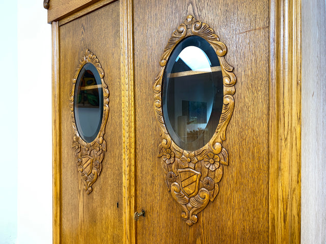 WMK # Eleganter und sehr gut erhaltener antiker Kleiderschrank aus massiver Eiche mit gewölbten Originalgläsern # Schrank Wäscheschrank Wardrobe Vertiko Dielenschrank Bauernschrank Jugendstil Vintage