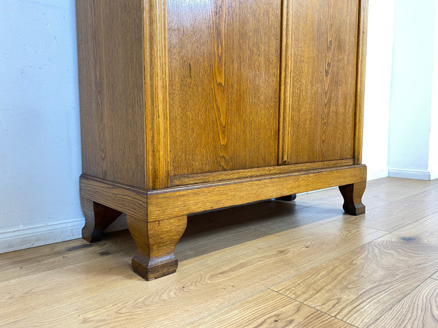 WMK # Eleganter und sehr gut erhaltener antiker Kleiderschrank aus massiver Eiche mit gewölbten Originalgläsern # Schrank Wäscheschrank Wardrobe Vertiko Dielenschrank Bauernschrank Jugendstil Vintage