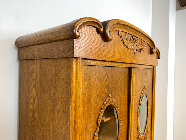 WMK # Eleganter und sehr gut erhaltener antiker Kleiderschrank aus massiver Eiche mit gewölbten Originalgläsern # Schrank Wäscheschrank Wardrobe Vertiko Dielenschrank Bauernschrank Jugendstil Vintage