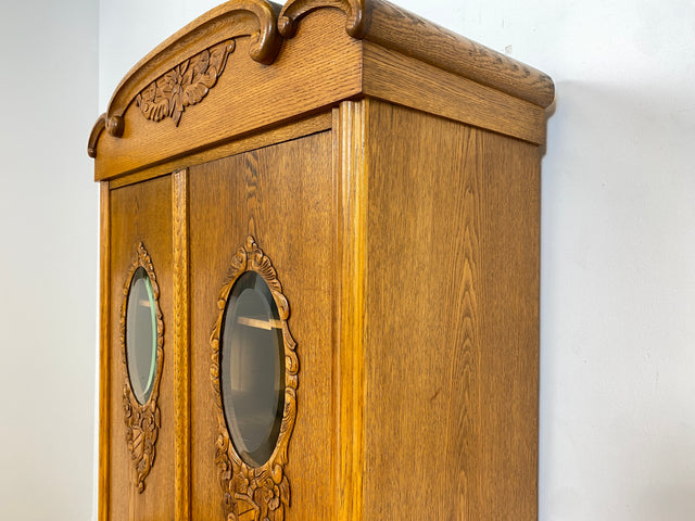 WMK # Eleganter und sehr gut erhaltener antiker Kleiderschrank aus massiver Eiche mit gewölbten Originalgläsern # Schrank Wäscheschrank Wardrobe Vertiko Dielenschrank Bauernschrank Jugendstil Vintage
