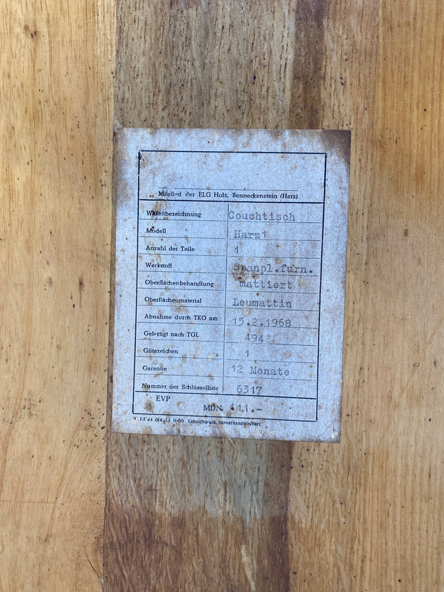 WMK Sehr hübscher und gut erhaltener Mid-Century Couchtisch aus dem Jahr 1968, mit schöner Tischplatte und konischen Füßen