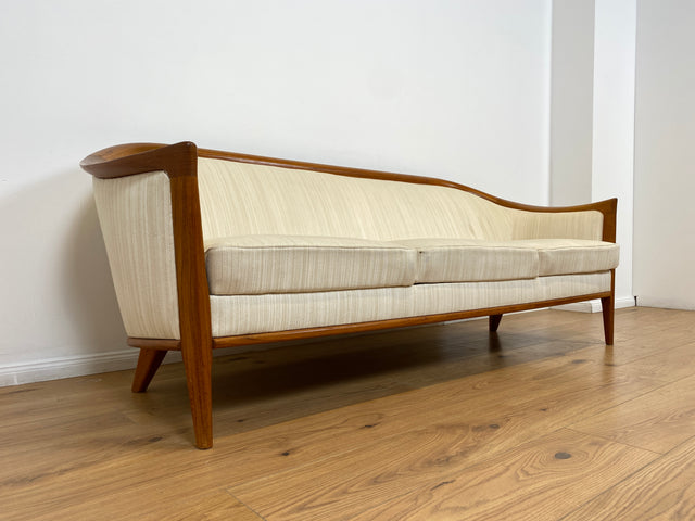 WMK Sehr elegantes und gut erhaltenes skandinavisches Mid-Century Sofa mit edlem Holzrahmen aus Teak und weißem Originalbezug # Couch 3-Sitzer 3er Sitzgarnitur 50er 60er Danish Design Vintage Teakholz