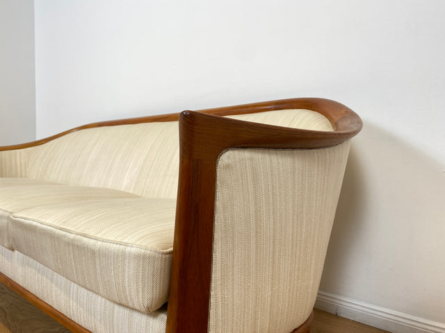 WMK Sehr elegantes und gut erhaltenes skandinavisches Mid-Century Sofa mit edlem Holzrahmen aus Teak und weißem Originalbezug # Couch 3-Sitzer 3er Sitzgarnitur 50er 60er Danish Design Vintage Teakholz