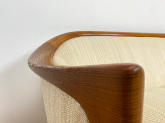 WMK Sehr elegantes und gut erhaltenes skandinavisches Mid-Century Sofa mit edlem Holzrahmen aus Teak und weißem Originalbezug # Couch 3-Sitzer 3er Sitzgarnitur 50er 60er Danish Design Vintage Teakholz