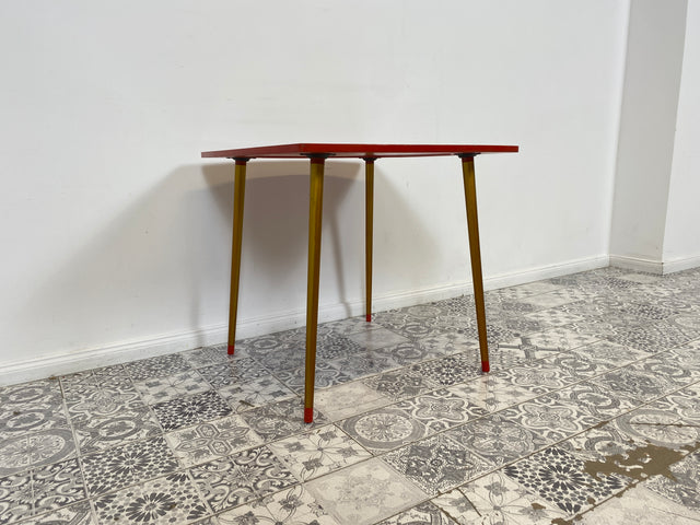 WMK Freundlicher und gut erhaltener Mid-Century Couchtisch mit im Chochloma Stil handbemalter Oberfläche & konischen Füßen # Wohnzimmertisch Coffee Table Beistelltisch Nierentisch Vintage 50er 60er