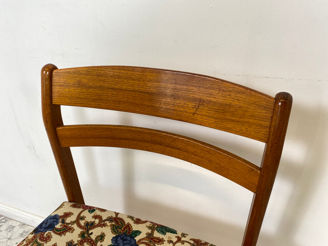 WMK Formschöner, bequemer und gut erhaltener skandinavischer Stuhl mit floralem Originalbezug & Teakholzrahmen # Stuhl Esszimmerstuhl Küchenstuhl Holzstuhl Teak Teakholz Vintage 60er # Versand möglich