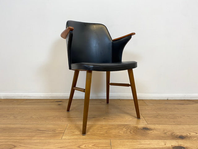 WMK Formschöner, bequemer und sehr gut erhaltener skandinavischer Mid-Century Armlehnstuhl mit Kunstleder Bezug # Stuhl Sessel Ledersessel Lederstuhl Schreibtischstuhl Cocktailsessel Vintage 50er 60er