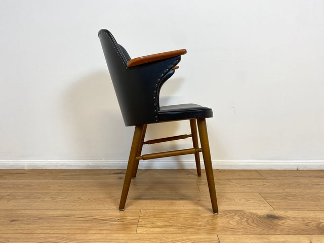 WMK Formschöner, bequemer und sehr gut erhaltener skandinavischer Mid-Century Armlehnstuhl mit Kunstleder Bezug # Stuhl Sessel Ledersessel Lederstuhl Schreibtischstuhl Cocktailsessel Vintage 50er 60er