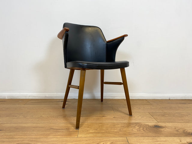 WMK Formschöner, bequemer und sehr gut erhaltener skandinavischer Mid-Century Armlehnstuhl mit Kunstleder Bezug # Stuhl Sessel Ledersessel Lederstuhl Schreibtischstuhl Cocktailsessel Vintage 50er 60er
