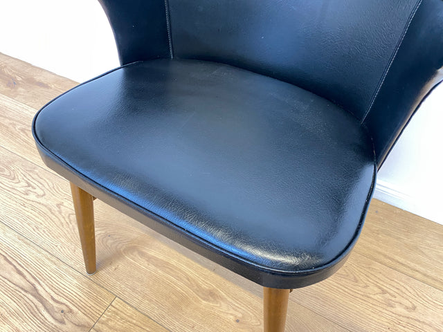 WMK Formschöner, bequemer und sehr gut erhaltener skandinavischer Mid-Century Armlehnstuhl mit Kunstleder Bezug # Stuhl Sessel Ledersessel Lederstuhl Schreibtischstuhl Cocktailsessel Vintage 50er 60er