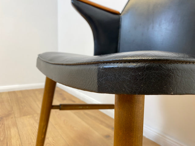 WMK Formschöner, bequemer und sehr gut erhaltener skandinavischer Mid-Century Armlehnstuhl mit Kunstleder Bezug # Stuhl Sessel Ledersessel Lederstuhl Schreibtischstuhl Cocktailsessel Vintage 50er 60er