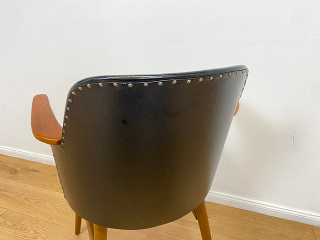 WMK Formschöner, bequemer und sehr gut erhaltener skandinavischer Mid-Century Armlehnstuhl mit Kunstleder Bezug # Stuhl Sessel Ledersessel Lederstuhl Schreibtischstuhl Cocktailsessel Vintage 50er 60er