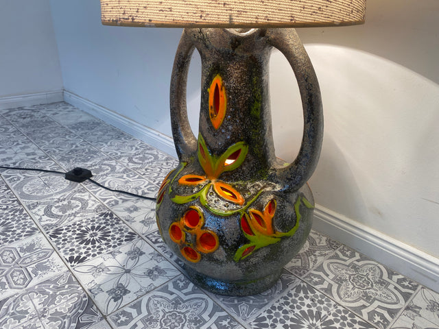WMK Seltene große 70er Jahre Fat Lava Bodenlampe in sehr gutem Zustand mit original Stoffschirm und Henkeln - Stehlampe Lampe Stehleuchte Keramik Steingut Vintage Mid-Century 70er - Lieferung möglich