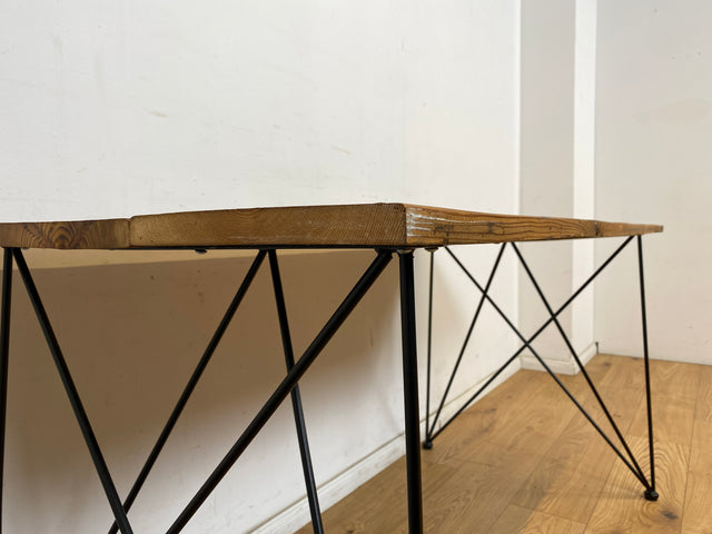 WMK Einzigartiger großer Esstisch mit Tischplatte aus alten Dielen auf schwarzem Metallgestell # Tisch Küchentisch Dining Table Holztisch Schreibtisch Desk Upcycling Vintage Hairpin Industrial Design