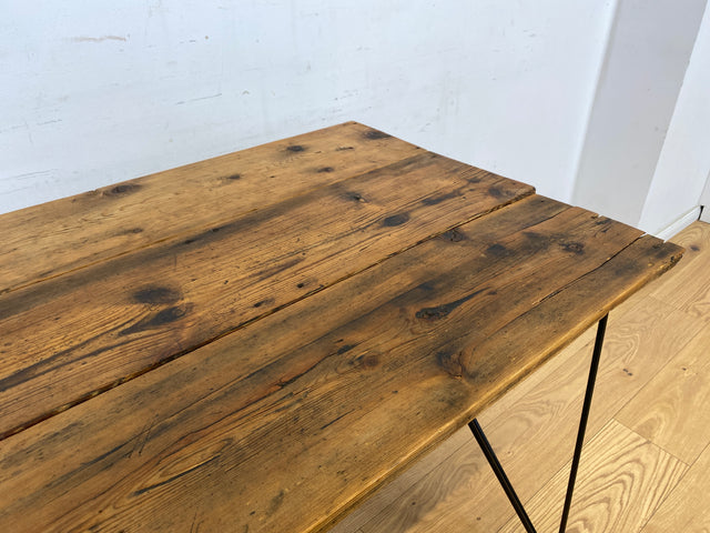 WMK Einzigartiger großer Esstisch mit Tischplatte aus alten Dielen auf schwarzem Metallgestell # Tisch Küchentisch Dining Table Holztisch Schreibtisch Desk Upcycling Vintage Hairpin Industrial Design