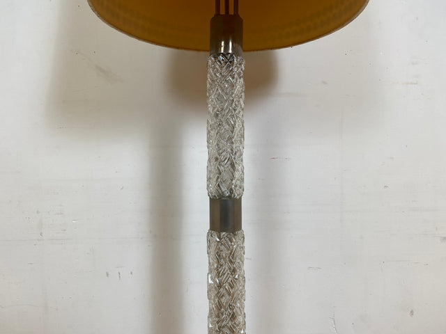 WMK I Sehr schöne Mid-Century Stehlampe mit original Lampenschirm und beleuchtetem Lampenfuß aus Glas und Chrom