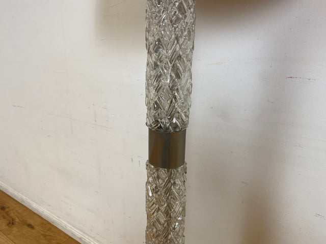 WMK I Sehr schöne Mid-Century Stehlampe mit original Lampenschirm und beleuchtetem Lampenfuß aus Glas und Chrom