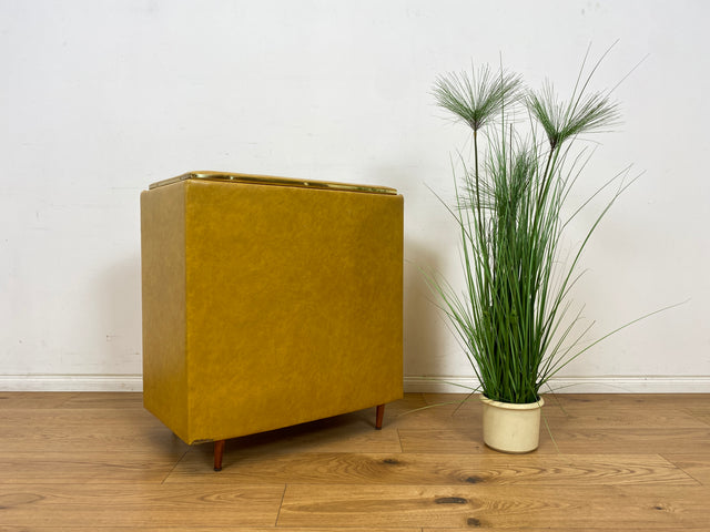 WMK Dekorative und sehr gut erhaltene Mid-Century Wäschetruhe mit pflegeleichtem Kunstlederbezug & schönem blauem Innenleben # Wäschepuff Wäschekorb Wäschesammler Vintage 60er Retro # Versand möglich