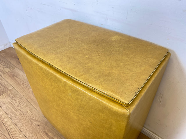 WMK Dekorative und sehr gut erhaltene Mid-Century Wäschetruhe mit pflegeleichtem Kunstlederbezug & schönem blauem Innenleben # Wäschepuff Wäschekorb Wäschesammler Vintage 60er Retro # Versand möglich