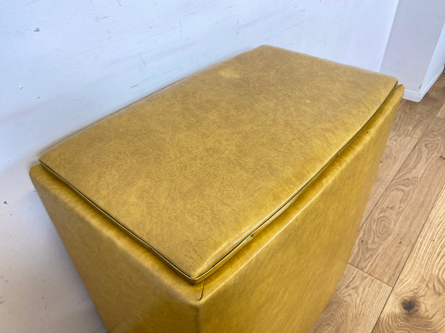 WMK Dekorative und sehr gut erhaltene Mid-Century Wäschetruhe mit pflegeleichtem Kunstlederbezug & schönem blauem Innenleben # Wäschepuff Wäschekorb Wäschesammler Vintage 60er Retro # Versand möglich