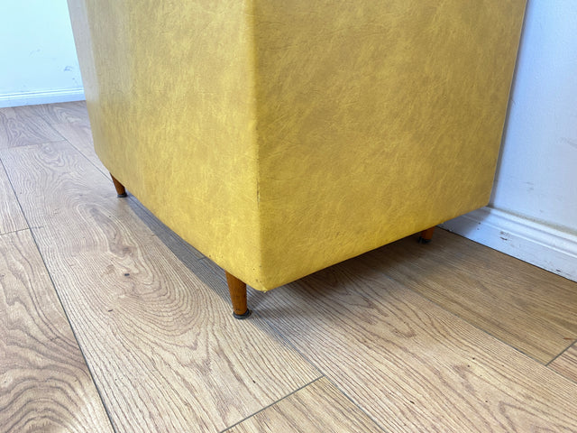 WMK Dekorative und sehr gut erhaltene Mid-Century Wäschetruhe mit pflegeleichtem Kunstlederbezug & schönem blauem Innenleben # Wäschepuff Wäschekorb Wäschesammler Vintage 60er Retro # Versand möglich