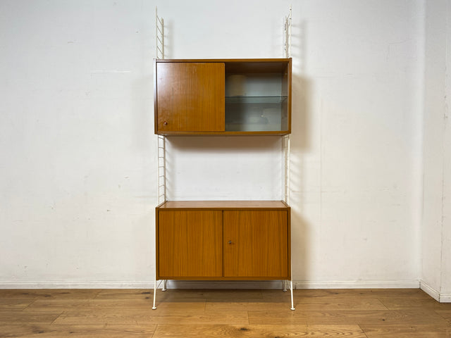 Kultiges modulares DDR Regalsystem Sybille aus 1968 mit weißen Regalleitern & Vitrine