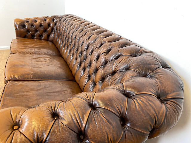 WMK # Hochwertiges original englisches Chesterfield Sofa mit dickem aber weichem gestepptem Echtleder Bezug mit schöner Alterspatina # 3er Sofa Couch Ledersofa Ledercouch Sitzgarnitur Leather Vintage
