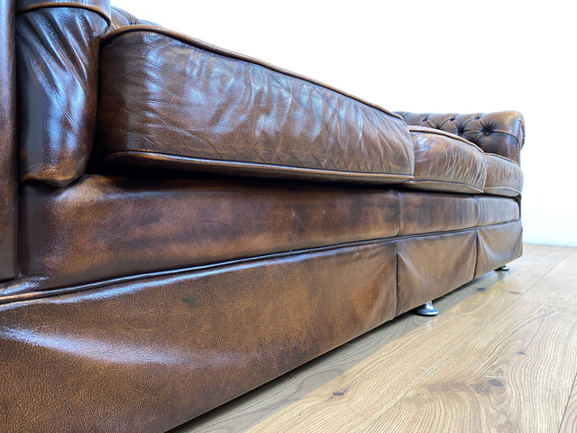 WMK # Hochwertiges original englisches Chesterfield Sofa mit dickem aber weichem gestepptem Echtleder Bezug mit schöner Alterspatina # 3er Sofa Couch Ledersofa Ledercouch Sitzgarnitur Leather Vintage