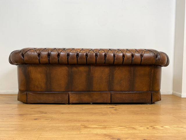 WMK # Hochwertiges original englisches Chesterfield Sofa mit dickem aber weichem gestepptem Echtleder Bezug mit schöner Alterspatina # 3er Sofa Couch Ledersofa Ledercouch Sitzgarnitur Leather Vintage