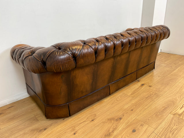WMK # Hochwertiges original englisches Chesterfield Sofa mit dickem aber weichem gestepptem Echtleder Bezug mit schöner Alterspatina # 3er Sofa Couch Ledersofa Ledercouch Sitzgarnitur Leather Vintage