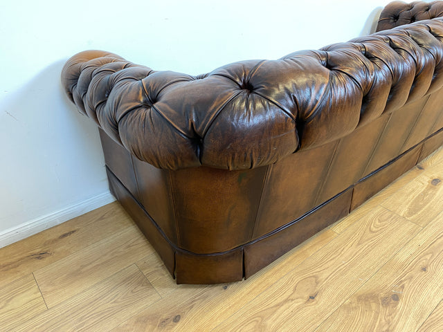 WMK # Hochwertiges original englisches Chesterfield Sofa mit dickem aber weichem gestepptem Echtleder Bezug mit schöner Alterspatina # 3er Sofa Couch Ledersofa Ledercouch Sitzgarnitur Leather Vintage
