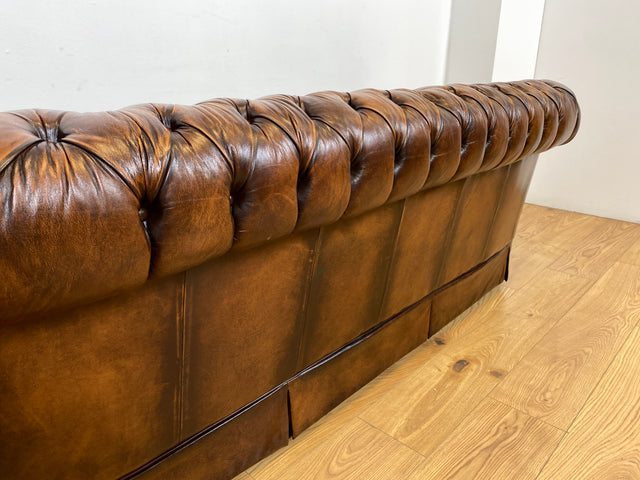 WMK # Hochwertiges original englisches Chesterfield Sofa mit dickem aber weichem gestepptem Echtleder Bezug mit schöner Alterspatina # 3er Sofa Couch Ledersofa Ledercouch Sitzgarnitur Leather Vintage
