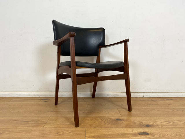WMK Stilvoller skandinavischer Mid-Century Armlehnenstuhl in gutem Zustand mit schwarzem Kunstlederbezug und Teakholz Rahmen # Schreibtischstuhl Stuhl Sessel Bürostuhl Lederstuhl 60er Vintage Teak