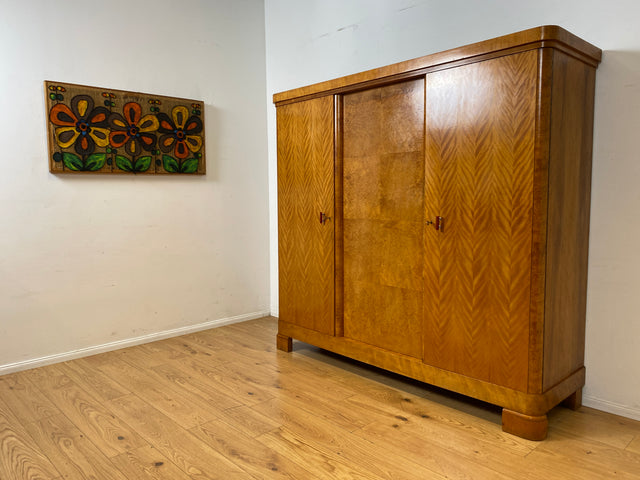 Besonders schöner 50erJahre Kleiderschrank aus vollem Holz mit sehr guter Aufteilung I Schrank Schlafzimmerschrank Wäscheschrank Wardrobe Mid-Century Vintage 60er Retro I