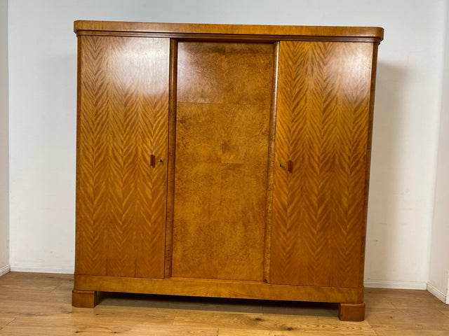 Besonders schöner 50erJahre Kleiderschrank aus vollem Holz mit sehr guter Aufteilung I Schrank Schlafzimmerschrank Wäscheschrank Wardrobe Mid-Century Vintage 60er Retro I