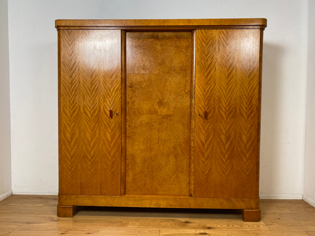 Besonders schöner 50erJahre Kleiderschrank aus vollem Holz mit sehr guter Aufteilung I Schrank Schlafzimmerschrank Wäscheschrank Wardrobe Mid-Century Vintage 60er Retro I