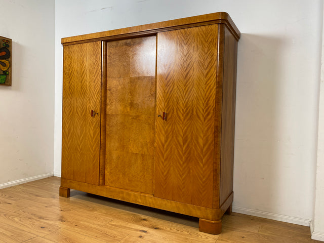 Besonders schöner 50erJahre Kleiderschrank aus vollem Holz mit sehr guter Aufteilung I Schrank Schlafzimmerschrank Wäscheschrank Wardrobe Mid-Century Vintage 60er Retro I