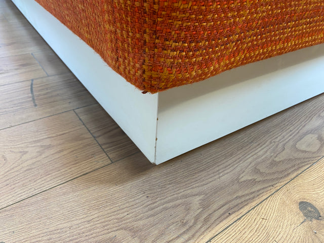 WMK I Raumaufhellende Space Age Liege auf Rollen mit orangem Originalbezug und großem Bettkasten I Daybed Sofa Couch Einzelbett Bett Lounge Modul Ottomane Vintage 70er I Berlin Leipzig Hamburg Köln