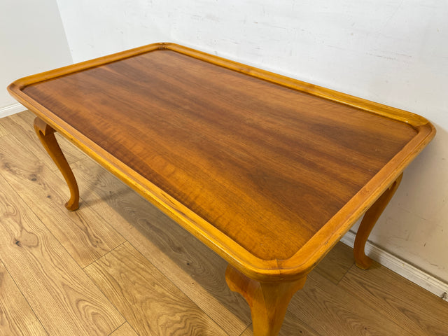 WMK Hübscher, großer und sehr gut erhaltener 60er Jahre Couchtisch im Chippendale Stil mit schönen gebogenen Tischbeinen & toller Maserung # Salontisch Wohnzimmertisch Coffee Table Stilmöbel Vintage