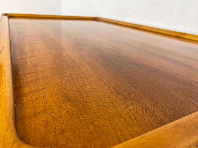 WMK Hübscher, großer und sehr gut erhaltener 60er Jahre Couchtisch im Chippendale Stil mit schönen gebogenen Tischbeinen & toller Maserung # Salontisch Wohnzimmertisch Coffee Table Stilmöbel Vintage