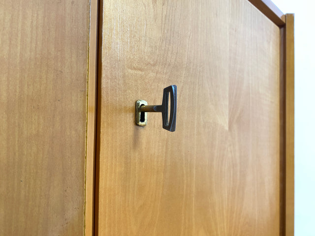 WMK I Versand 85€ I Stilvolle helle Mid-Century Eck Kommode aus 1965 von VEB Südthüringer Möbelwerken I Kommode Schrank Anrichte TV Bank Lowboard Cabinet 60er Vintage DDR Berlin Regensburg Heidelberg