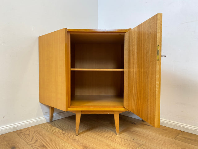 WMK I Versand 85€ I Stilvolle helle Mid-Century Eck Kommode aus 1965 von VEB Südthüringer Möbelwerken I Kommode Schrank Anrichte TV Bank Lowboard Cabinet 60er Vintage DDR Berlin Regensburg Heidelberg