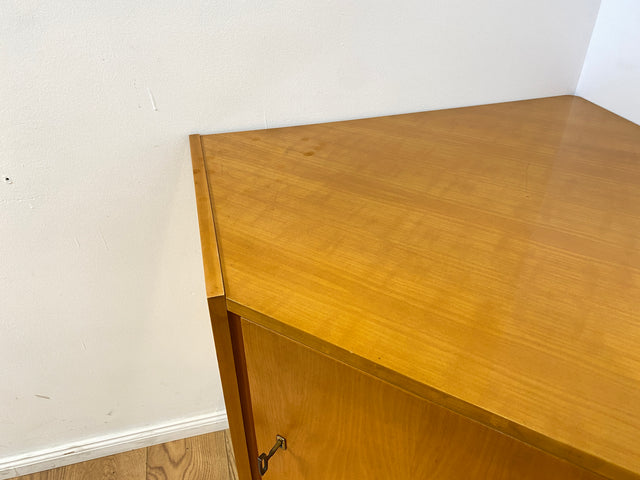 WMK I Versand 85€ I Stilvolle helle Mid-Century Eck Kommode aus 1965 von VEB Südthüringer Möbelwerken I Kommode Schrank Anrichte TV Bank Lowboard Cabinet 60er Vintage DDR Berlin Regensburg Heidelberg