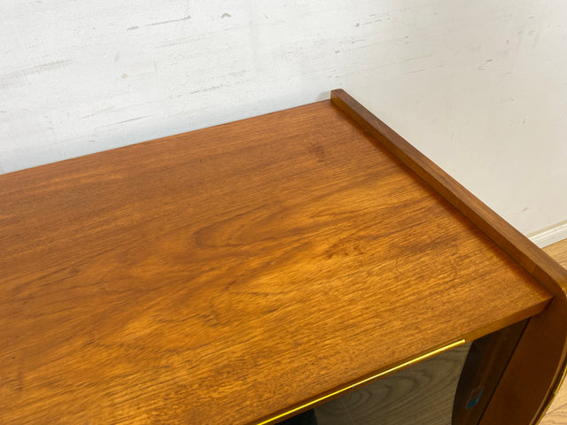 WMK Formschöne kleine Mid-Century Barkommode innen verspiegelt, mit zeittypischen konischen Füßen und Glasschiebetüren # Bar Barschrank Mini-Bar Hausbar Kommode Vitrine Rockabilly Vintage 50er 60er