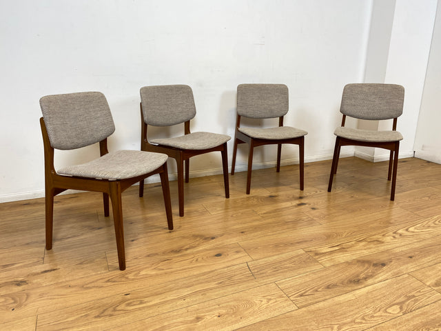 WMK I Set aus 4 hochwertigen skandinavischen Mid-Century Esszimmerstühlen mit naturbeigem Originalbezug & Walnuss Rahmen I Stühle Küchenstühle Dining Chairs Holz Polster Vintage Berlin Bochum Dresden