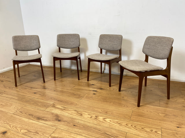 WMK I Set aus 4 hochwertigen skandinavischen Mid-Century Esszimmerstühlen mit naturbeigem Originalbezug & Walnuss Rahmen I Stühle Küchenstühle Dining Chairs Holz Polster Vintage Berlin Bochum Dresden