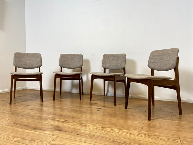 WMK I Set aus 4 hochwertigen skandinavischen Mid-Century Esszimmerstühlen mit naturbeigem Originalbezug & Walnuss Rahmen I Stühle Küchenstühle Dining Chairs Holz Polster Vintage Berlin Bochum Dresden