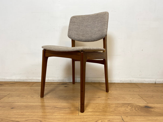 WMK I Set aus 4 hochwertigen skandinavischen Mid-Century Esszimmerstühlen mit naturbeigem Originalbezug & Walnuss Rahmen I Stühle Küchenstühle Dining Chairs Holz Polster Vintage Berlin Bochum Dresden