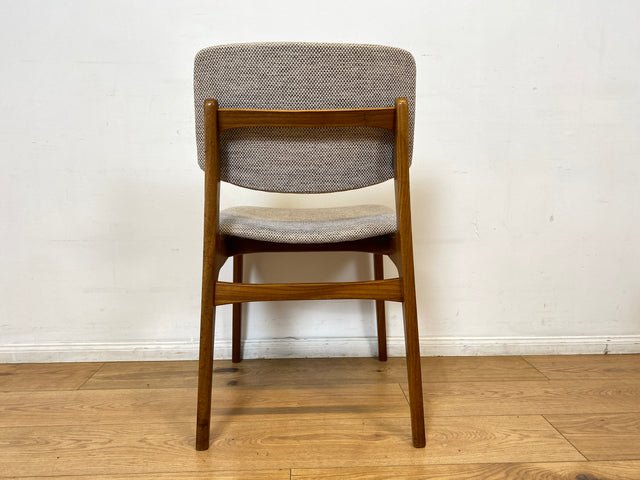 WMK I Set aus 4 hochwertigen skandinavischen Mid-Century Esszimmerstühlen mit naturbeigem Originalbezug & Walnuss Rahmen I Stühle Küchenstühle Dining Chairs Holz Polster Vintage Berlin Bochum Dresden